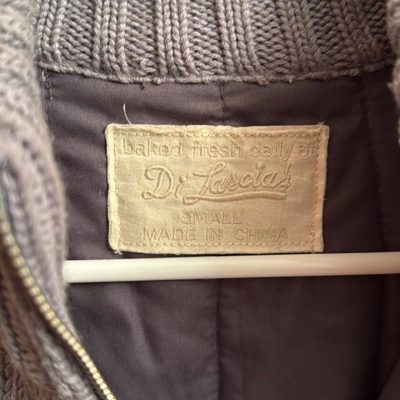 Men’s Sweater Vest - Picture 3 of 7